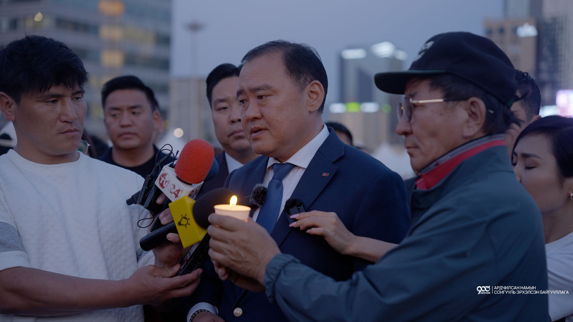 АН-ын дарга Л.Гантөмөр баруун бүсэд хийх байсан өнөөдрийн уулзалтаа цуцалж, Өвөрхангай аймгийн Сант сум руу явжээ